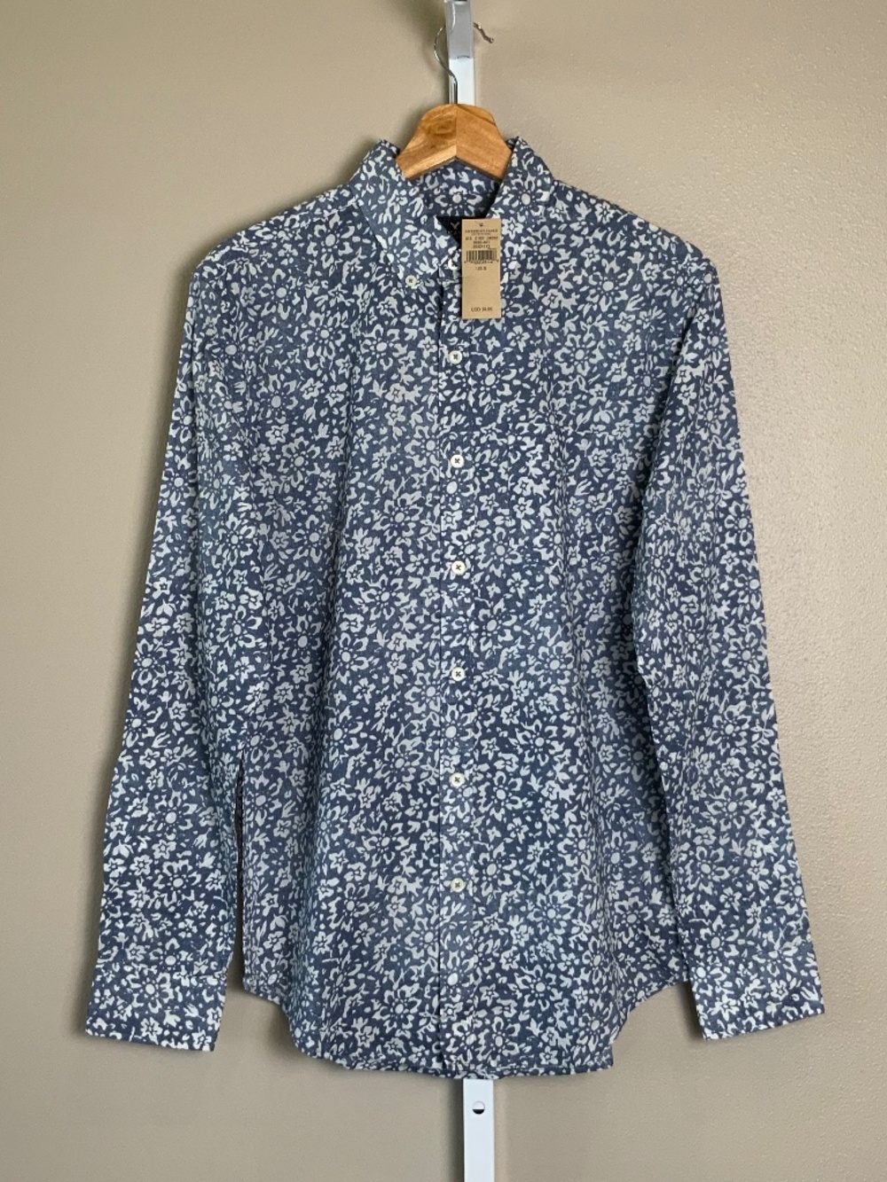 American Eagle Outfitters Seriously Soft Classic Floral Print Button Down Shirt